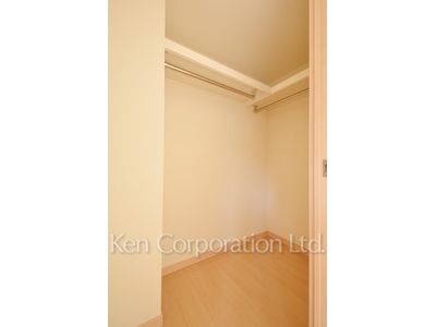 Walk-In Closet ※Photo of the same layout on 3 floor. Decoration and fixture may differ.