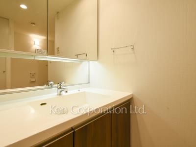 Powder Room ※Photo of the same layout on 3 floor. Decoration and fixture may differ.