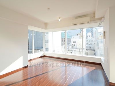 Living-Dining ※Photo of the same layout on 5 floor. Decoration and fixture may differ.