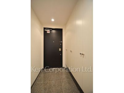 Entrance ※Photo of the same layout on 5 floor. Decoration and fixture may differ.