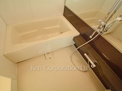 Bath ※Photo of the same layout on 5 floor. Decoration and fixture may differ.