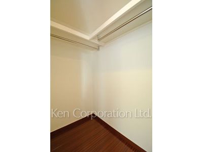 Walk-In Closet ※Photo of the same layout on 5 floor. Decoration and fixture may differ.
