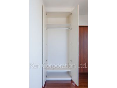 Closet ※Photo of the same layout on 13 floor. Decoration and fixture may differ.