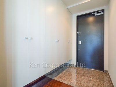 Entrance ※Photo of the same layout on 13 floor. Decoration and fixture may differ.