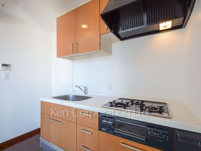 Kitchen ※Photo of the same layout on 13 floor. Decoration and fixture may differ.