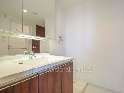 Powder Room ※Photo of the same layout on 13 floor. Decoration and fixture may differ.