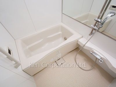 Bath ※Photo of the same layout on 13 floor. Decoration and fixture may differ.