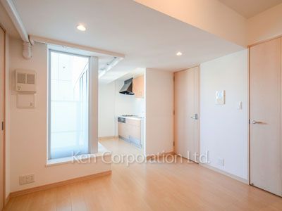 Living-Dining ※Photo of the same layout on 9 floor. Decoration and fixture may differ.