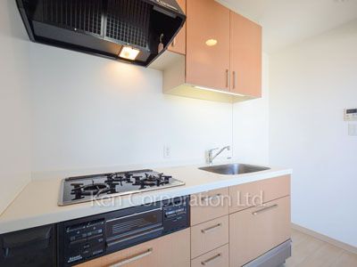 Kitchen ※Photo of the same layout on 9 floor. Decoration and fixture may differ.