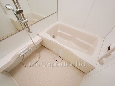 Bath ※Photo of the same layout on 9 floor. Decoration and fixture may differ.