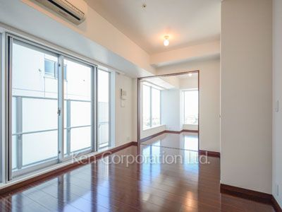 Living-Dining ※Photo of the same layout on 15 floor. Decoration and fixture may differ.