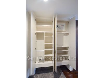 Shoes Closet ※Photo of the same layout on 15 floor. Decoration and fixture may differ.