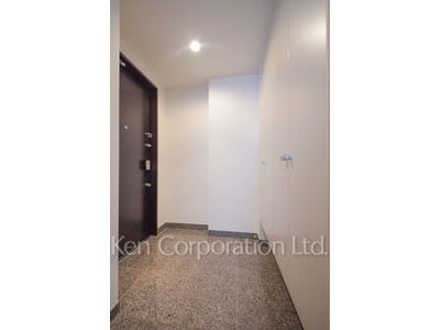 Entrance ※Photo of the same layout on 15 floor. Decoration and fixture may differ.