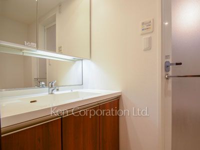Powder Room ※Photo of the same layout on 15 floor. Decoration and fixture may differ.