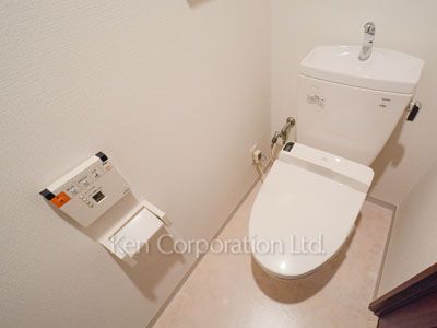 Lavatory ※Photo of the same layout on 15 floor. Decoration and fixture may differ.