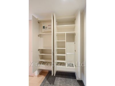 Closet ※Photo of the same layout on 11 floor. Decoration and fixture may differ.