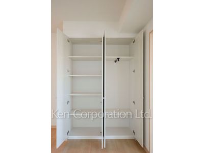 Closet ※Photo of the same layout on 11 floor. Decoration and fixture may differ.