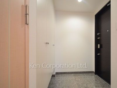 Entrance ※Photo of the same layout on 11 floor. Decoration and fixture may differ.
