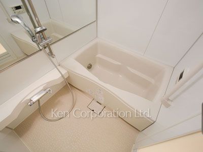 Bath ※Photo of the same layout on 11 floor. Decoration and fixture may differ.
