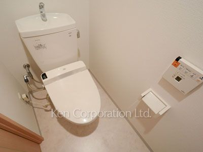 Lavatory ※Photo of the same layout on 11 floor. Decoration and fixture may differ.