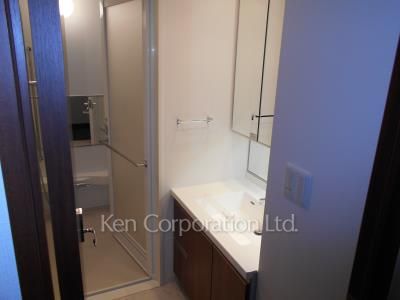 Powder Room ※Photo of the same layout on 6 floor. Decoration and fixture may differ.