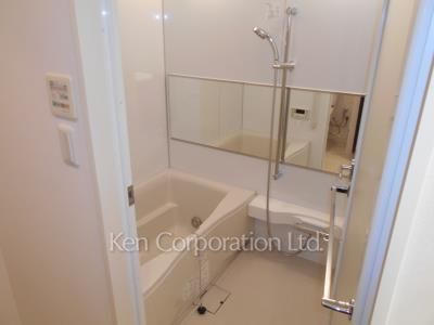 Bath ※Photo of the same layout on 6 floor. Decoration and fixture may differ.