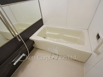 Bath ※Photo of the same layout on 9 floor. Decoration and fixture may differ.