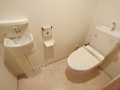 Lavatory ※Photo of the same layout on 9 floor. Decoration and fixture may differ.
