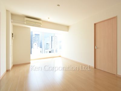 Living-Dining ※Photo of the same layout on 9 floor. Decoration and fixture may differ.