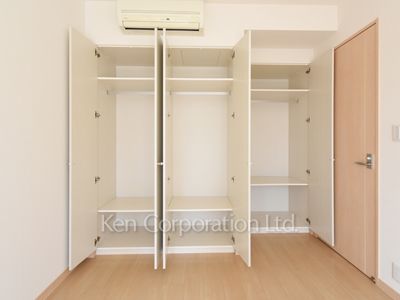 Closet ※Photo of the same layout on 9 floor. Decoration and fixture may differ.