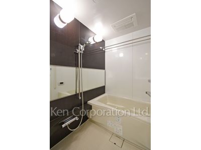 Bath ※Photo of the same layout on 9 floor. Decoration and fixture may differ.