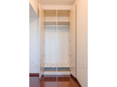 Closet ※Photo of the same layout on 17 floor. Decoration and fixture may differ.