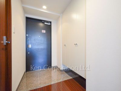 Entrance ※Photo of the same layout on 17 floor. Decoration and fixture may differ.