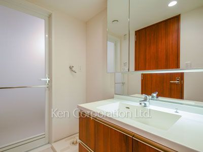 Powder Room ※Photo of the same layout on 17 floor. Decoration and fixture may differ.
