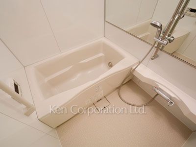 Bath ※Photo of the same layout on 17 floor. Decoration and fixture may differ.