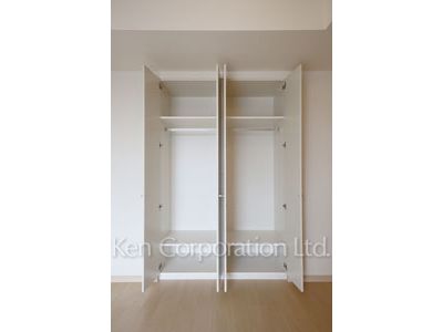 Closet ※Photo of the same layout on 22 floor. Decoration and fixture may differ.