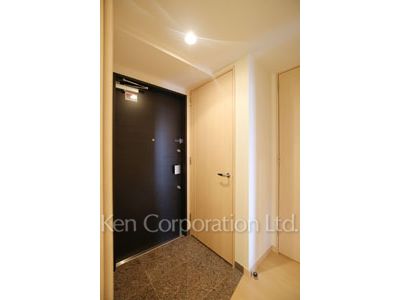 Entrance ※Photo of the same layout on 22 floor. Decoration and fixture may differ.