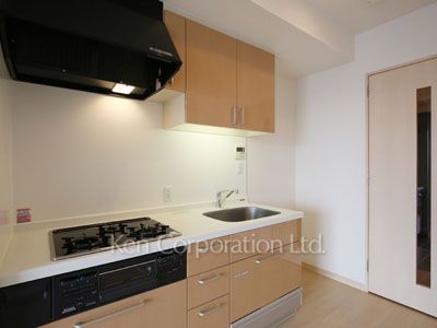 Kitchen ※Photo of the same layout on 22 floor. Decoration and fixture may differ.