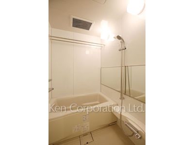 Bath ※Photo of the same layout on 22 floor. Decoration and fixture may differ.