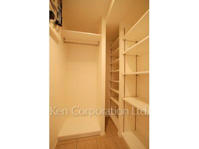Shoes-In Closet ※Photo of the same layout on 3 floor. Decoration and fixture may differ.