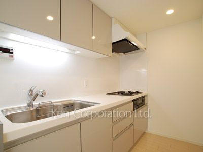 Kitchen ※Photo of the same layout on 3 floor. Decoration and fixture may differ.
