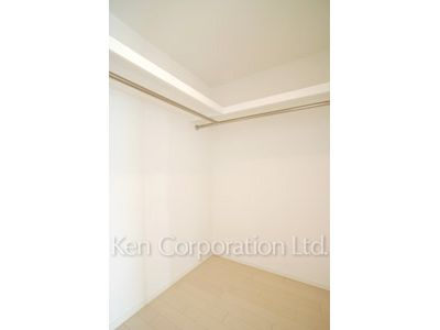 Walk-In Closet ※Photo of the same layout on 3 floor. Decoration and fixture may differ.