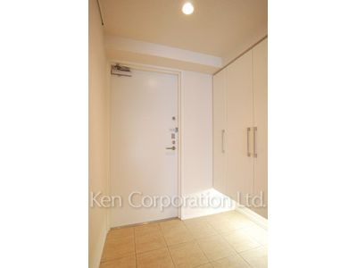 Entrance ※Photo of the same layout on 2 floor. Decoration and fixture may differ.