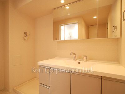 Powder Room ※Photo of the same layout on 2 floor. Decoration and fixture may differ.