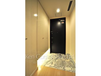 Entrance ※Photo of the same layout on 6 floor. Decoration and fixture may differ.