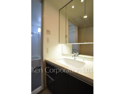 Powder Room ※Photo of the same layout on 6 floor. Decoration and fixture may differ.
