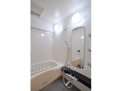 Bath ※Photo of the same layout on 6 floor. Decoration and fixture may differ.