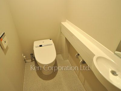 Lavatory ※Photo of the same layout on 6 floor. Decoration and fixture may differ.