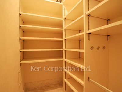 Shoes-In Closet ※Photo of the same layout on 7 floor. Decoration and fixture may differ.