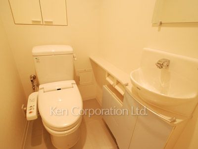 Lavatory ※Photo of the same layout on 7 floor. Decoration and fixture may differ.